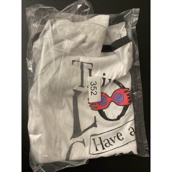 NWT Harry Potter T Shirt L Women White Black I Solemnly Swear Graphic Boxlunch - Picture 4 of 5